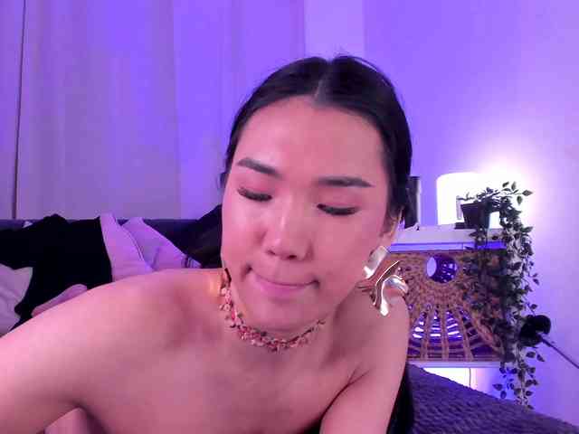 Divine-Madness webcam