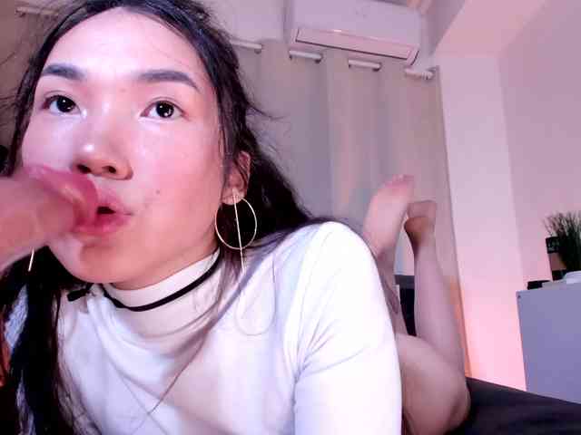 Divine-Madness webcam