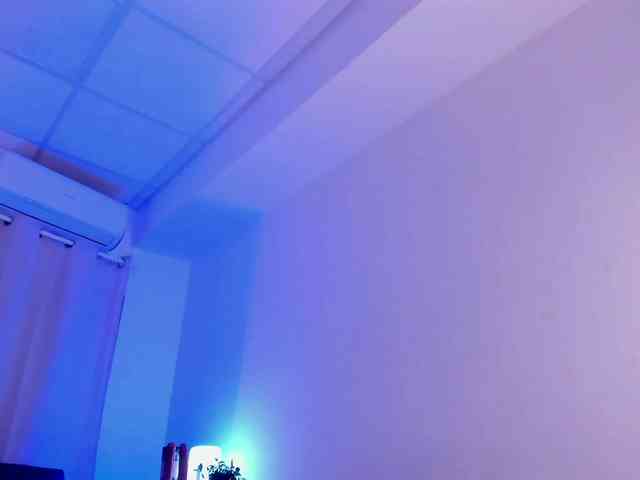 Divine-Madness webcam