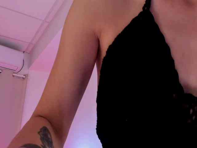 Divine-Madness webcam