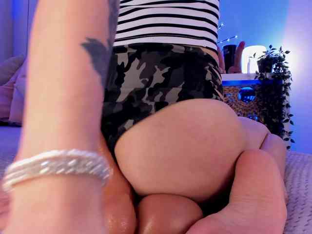 Divine-Madness webcam