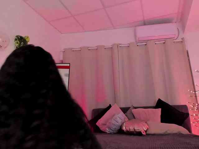 Divine-Madness webcam