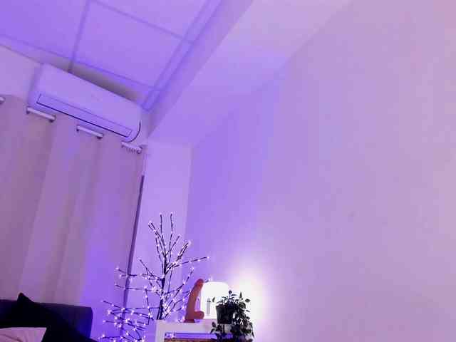 Divine-Madness webcam