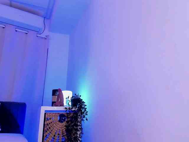 Divine-Madness webcam