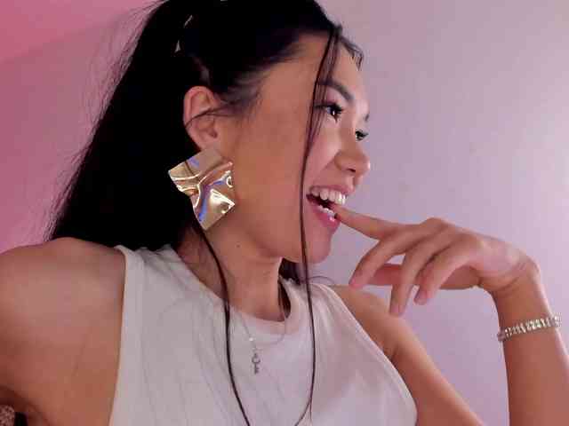 Divine-Madness webcam