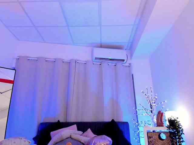 Divine-Madness webcam