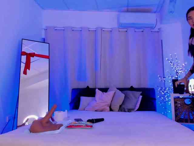 Divine-Madness webcam