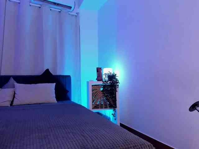 Divine-Madness webcam