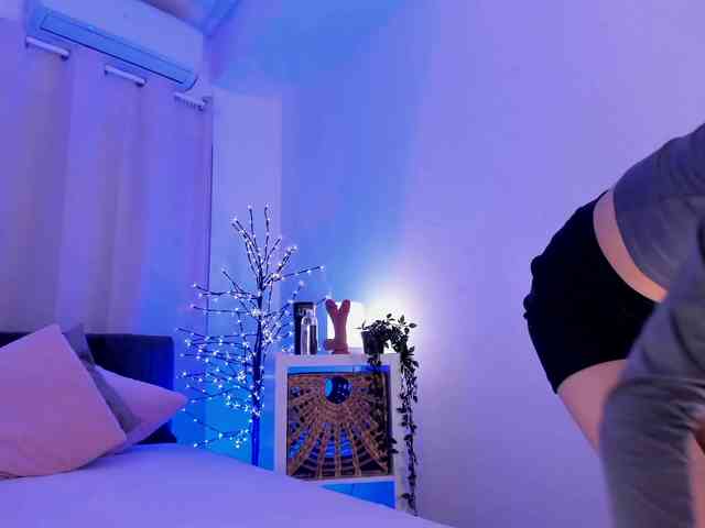 Divine-Madness webcam