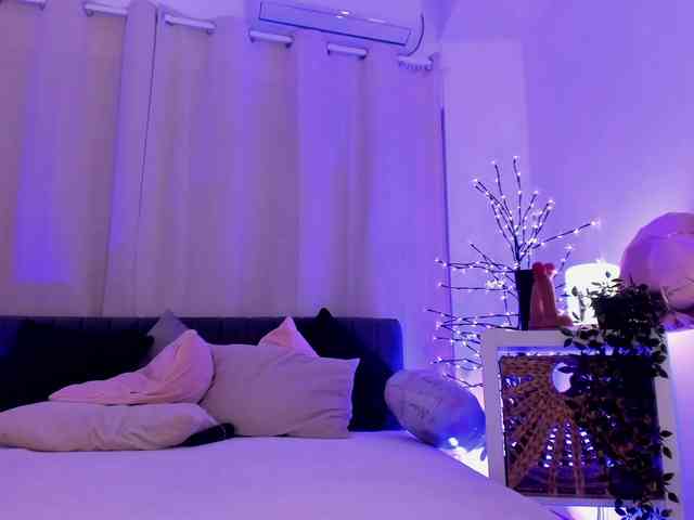 Divine-Madness webcam