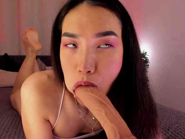 Divine-Madness webcam