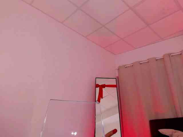 Divine-Madness webcam