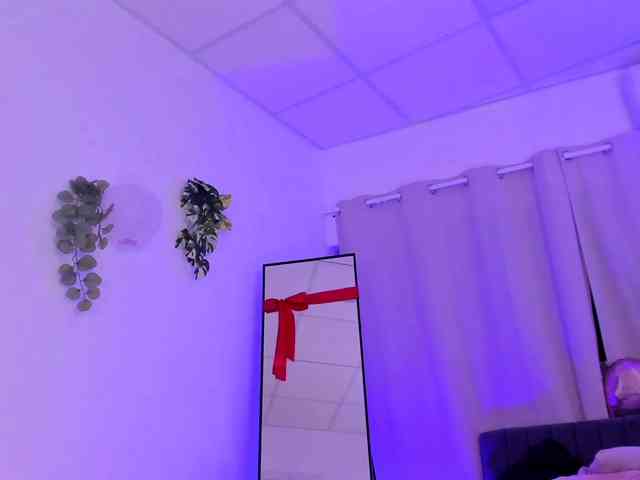 Divine-Madness webcam