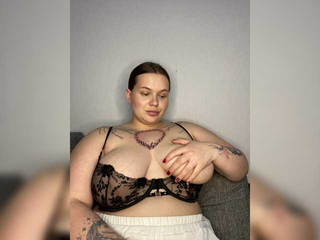 Divana-1's BongaCams show and profile