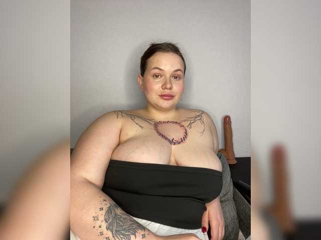 Divana-1's BongaCams show and profile