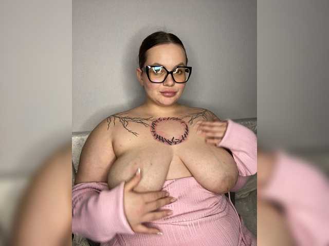 Divana-1's BongaCams show and profile