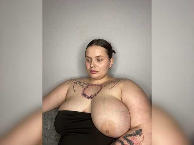 Divana-1's BongaCams show and profile