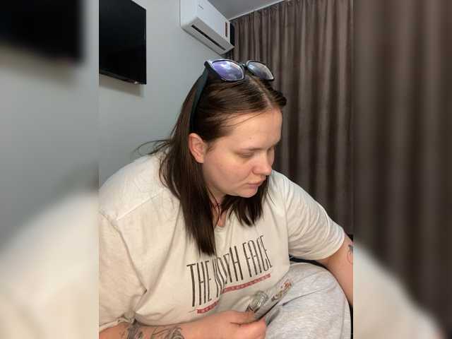 Divana-1's BongaCams show and profile