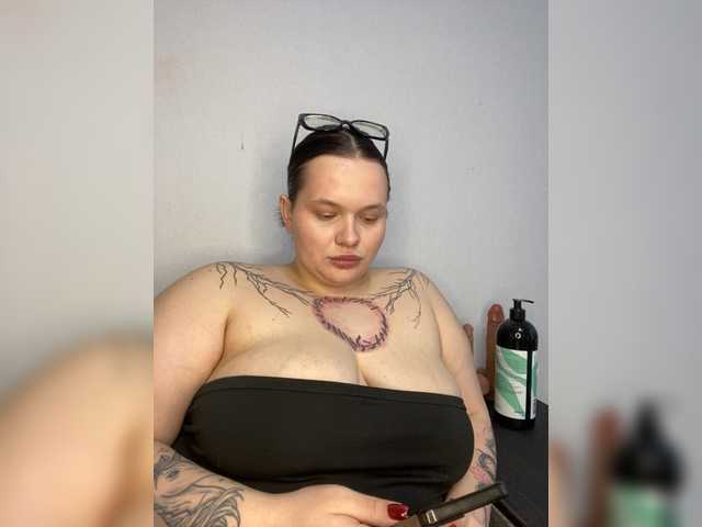 Divana-1's BongaCams show and profile