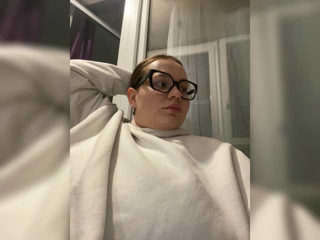 Divana-1's BongaCams show and profile