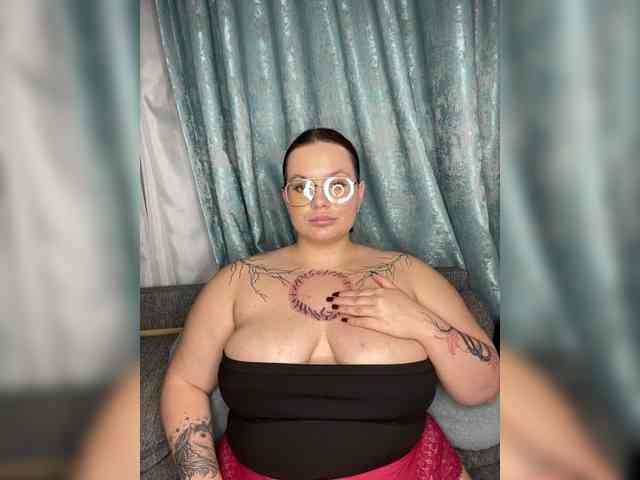 Divana-1 Live Webcam on BongaCams