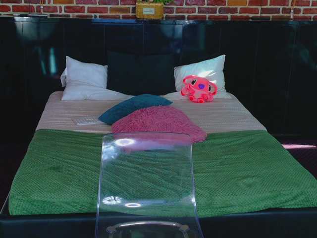 Megansin's BongaCams show and profile