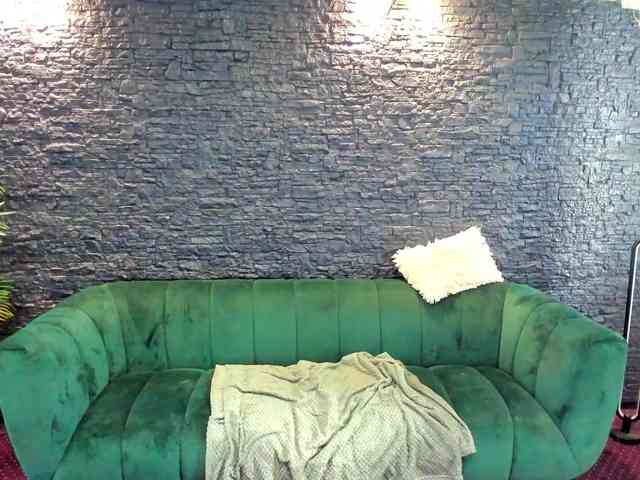 MegaBoobsDee MegaBoobsDee