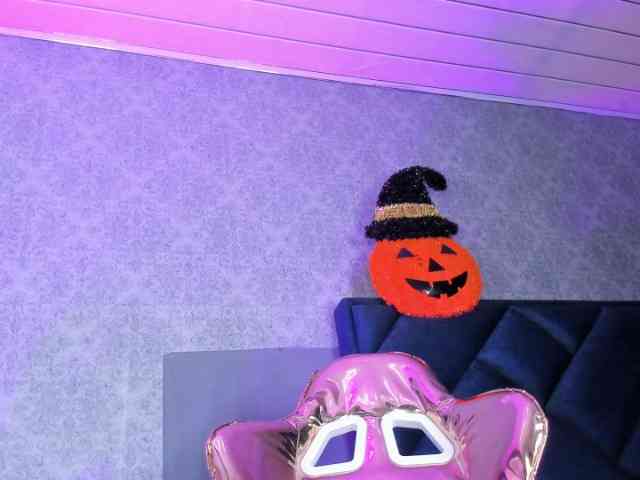 Melody-Hanks webcam