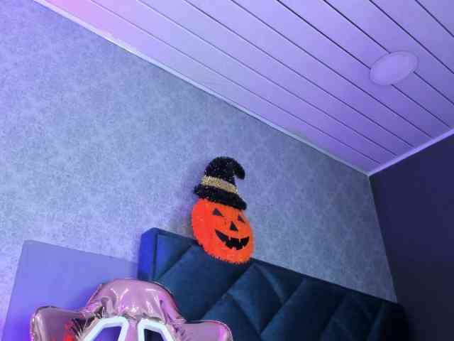 Melody-Hanks webcam
