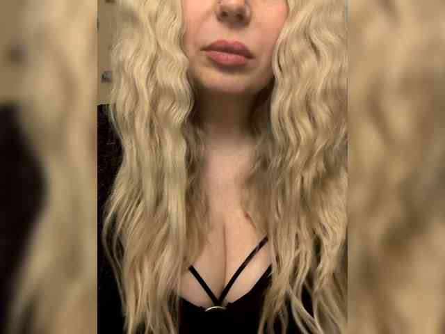 SweetJulia21 Live Webcam on BongaCams
