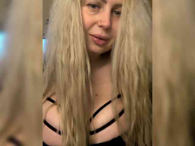 SweetJulia21 webcam