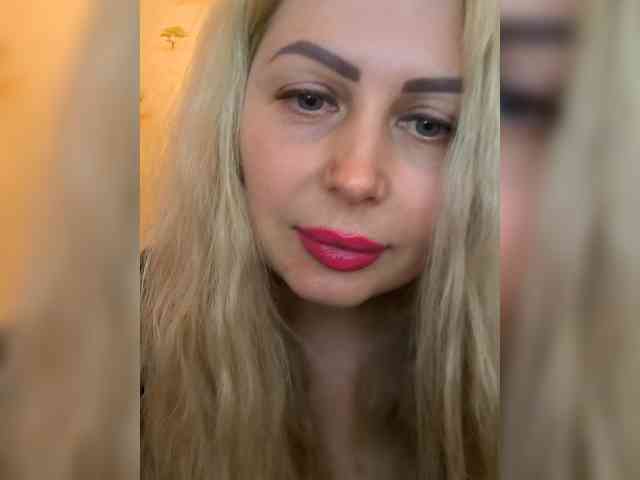 SweetJulia21 webcam