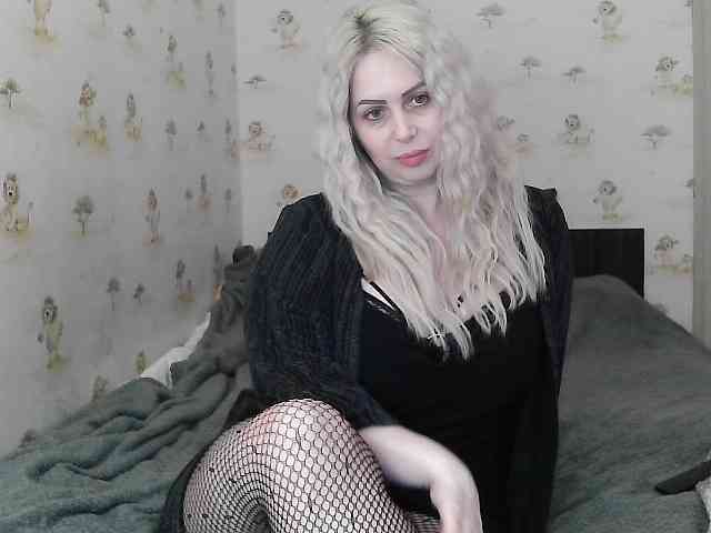 SweetJulia21 webcam