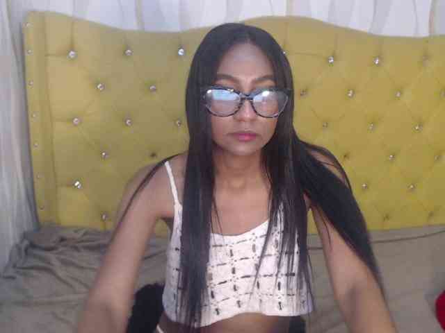 Zoerogers webcam