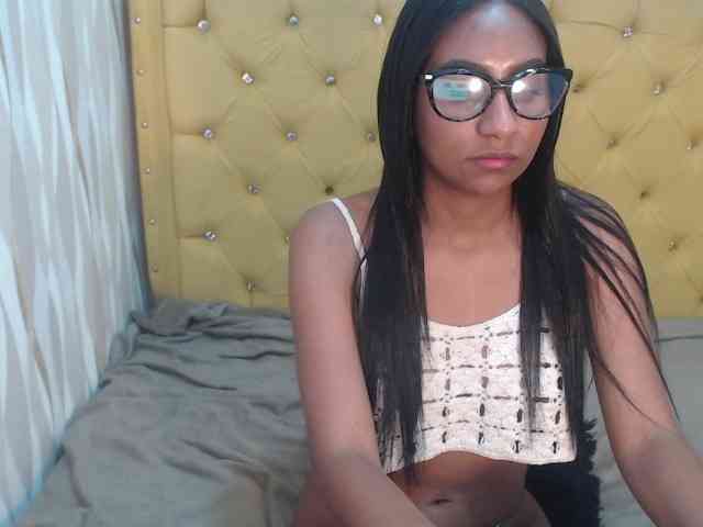 Zoerogers webcam