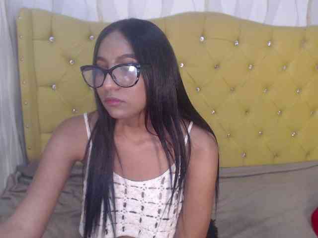 Zoerogers webcam