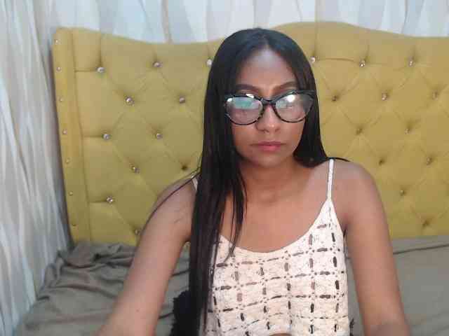 Zoerogers webcam