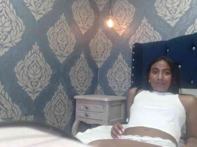 Zoerogers webcam