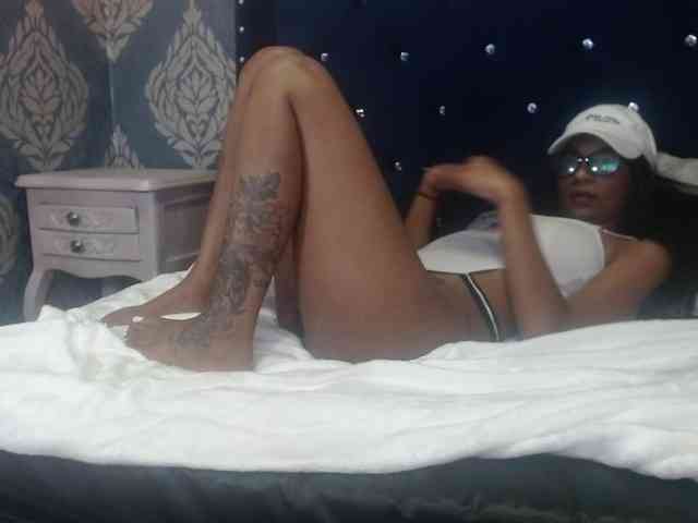 Zoerogers webcam