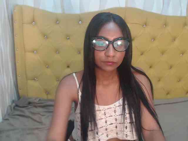 Zoerogers webcam