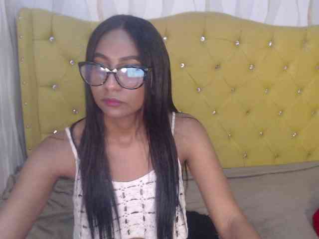 Zoerogers webcam