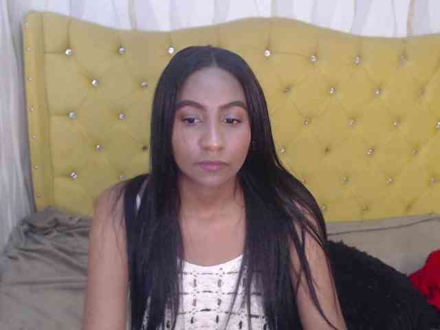 Zoerogers webcam