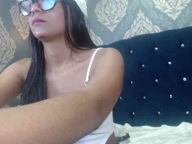 Zoerogers webcam