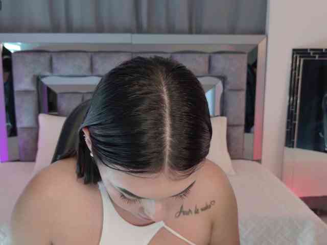 QueenyX webcam