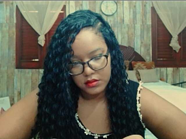 sarahlove16 webcam bongacams model stream image