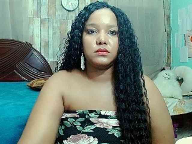 sarahlove16 Live Webcam on BongaCams