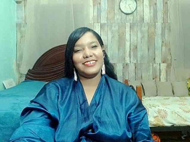 sarahlove16 Live Webcam on BongaCams