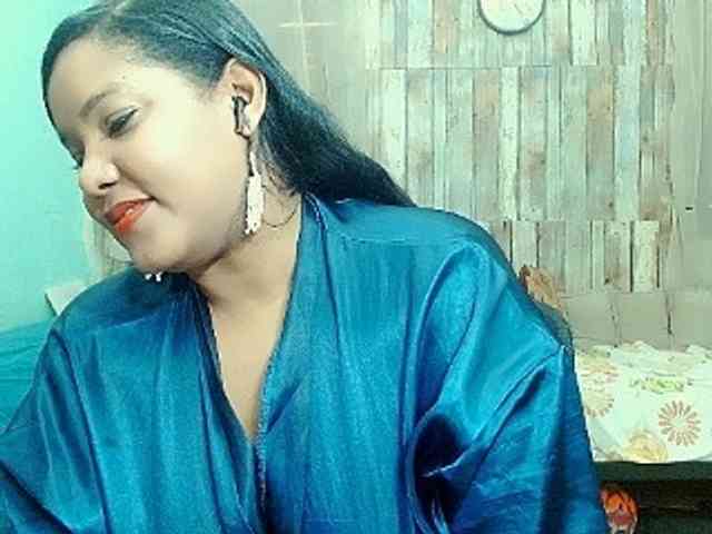 sarahlove16 Live Webcam on BongaCams