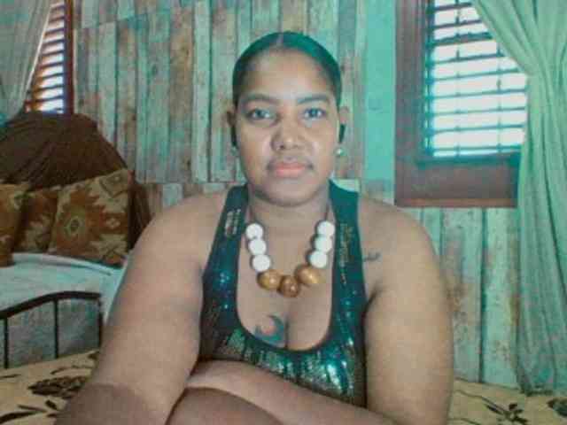 sarahlove16 Live Webcam on BongaCams