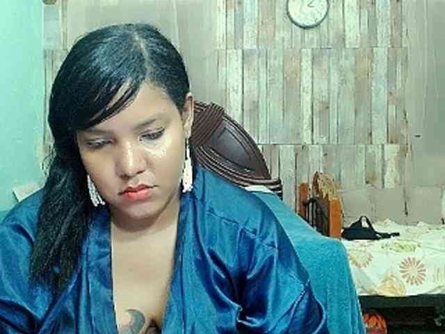 sarahlove16 Live Webcam on BongaCams